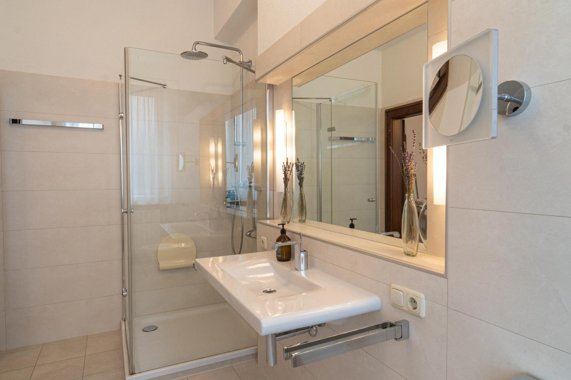 Neu - 4 Zimmer, 4 Betten, 5 Min Zum Hbf, Terrasse, 160Qm Augsburg Exterior photo